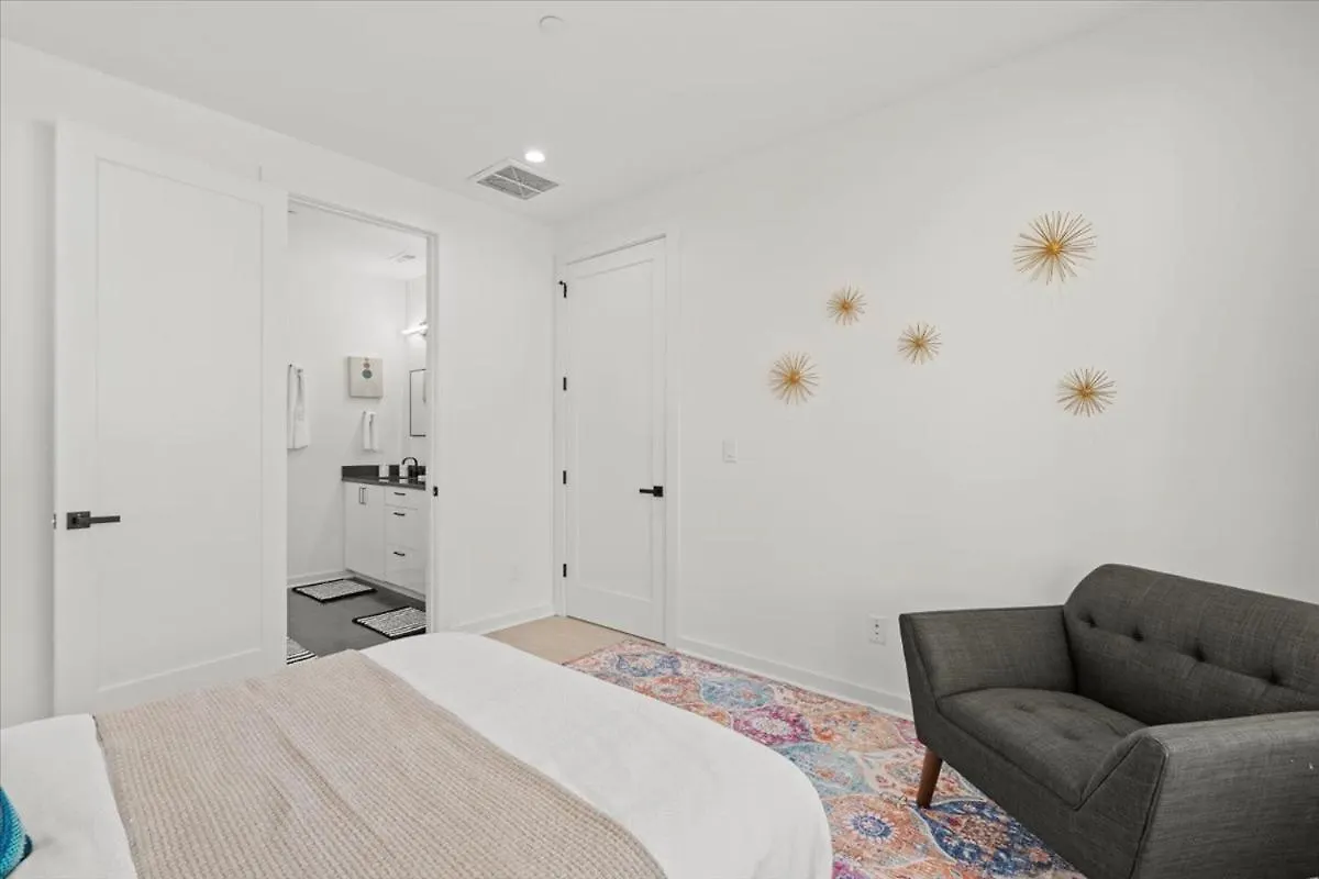 2 Unit Modern Apt Close To Uptown Charlotte 0*,